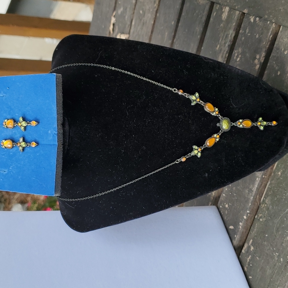 Vintage Avon green and topaz Y necklace and earrings set